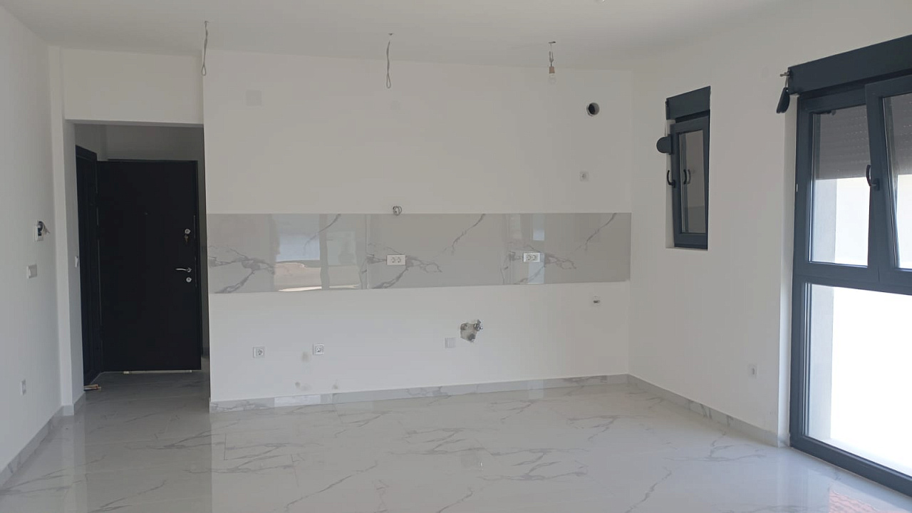 Zweizimmerwohnung – 76 m² mit großer Terrasse, Meerblick und zwei Parkplätzen